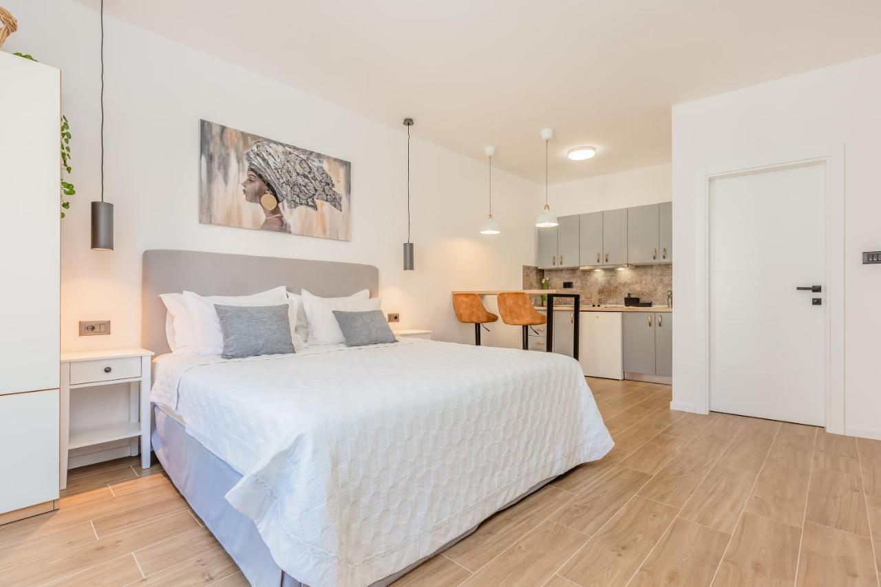 Apartmani Nikola Baška Voda Екстериор снимка
